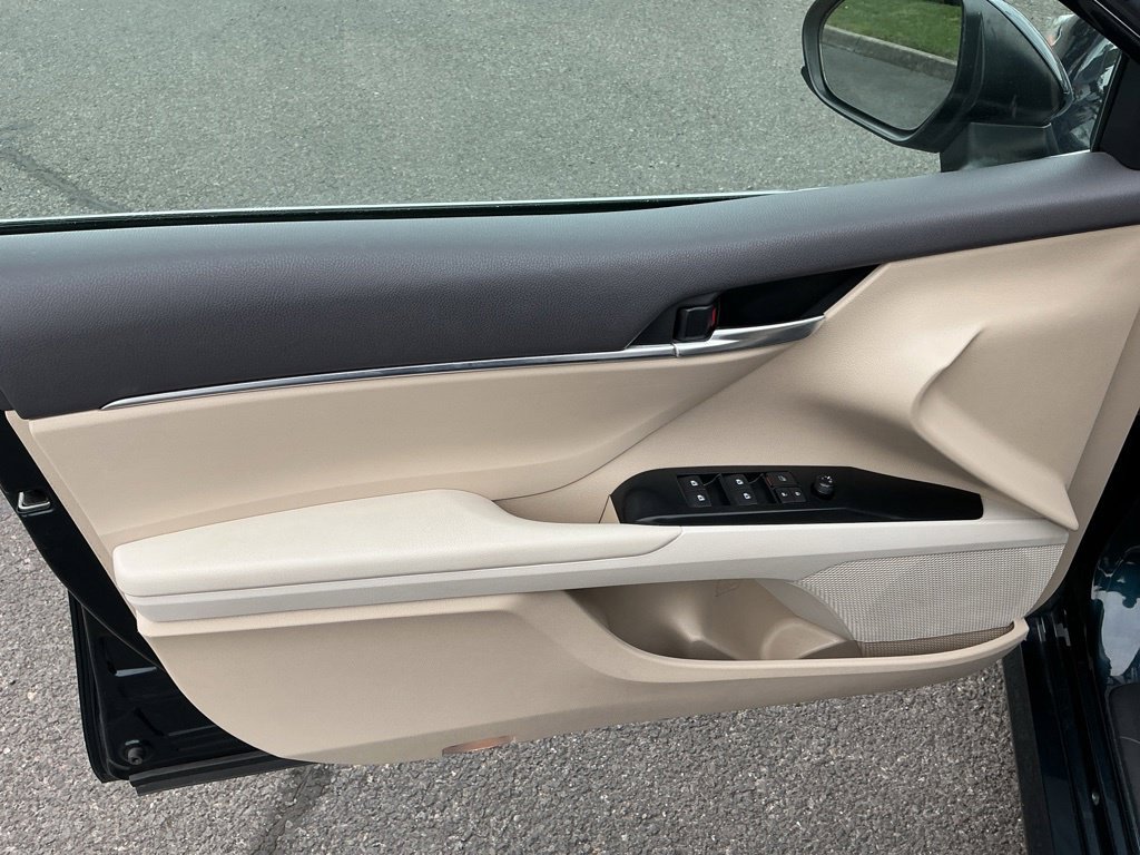 Used 2018 Toyota Camry LE FWD image 18