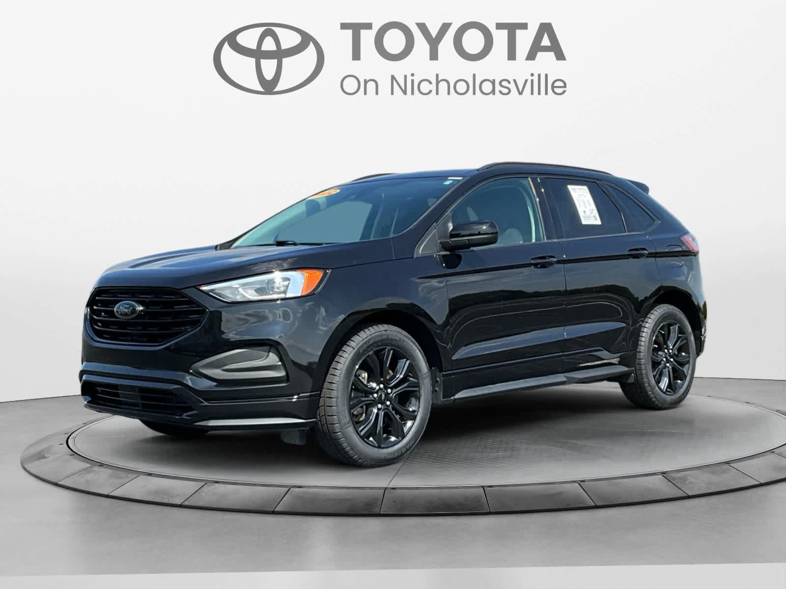 Used 2022 Ford Edge SE w/ Black Appearance Package