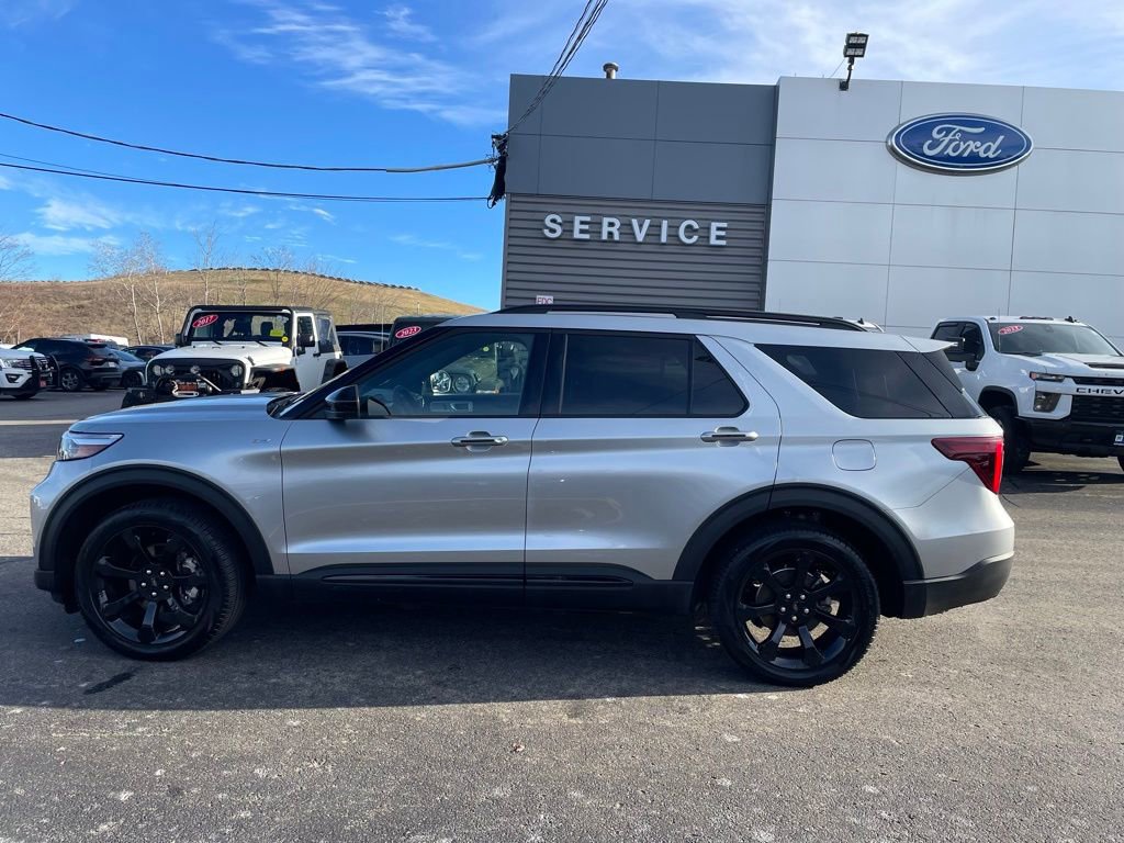 Used 2024 Ford Explorer ST-Line w/ Class IV Trailer Tow Package AWD/4WD image 2