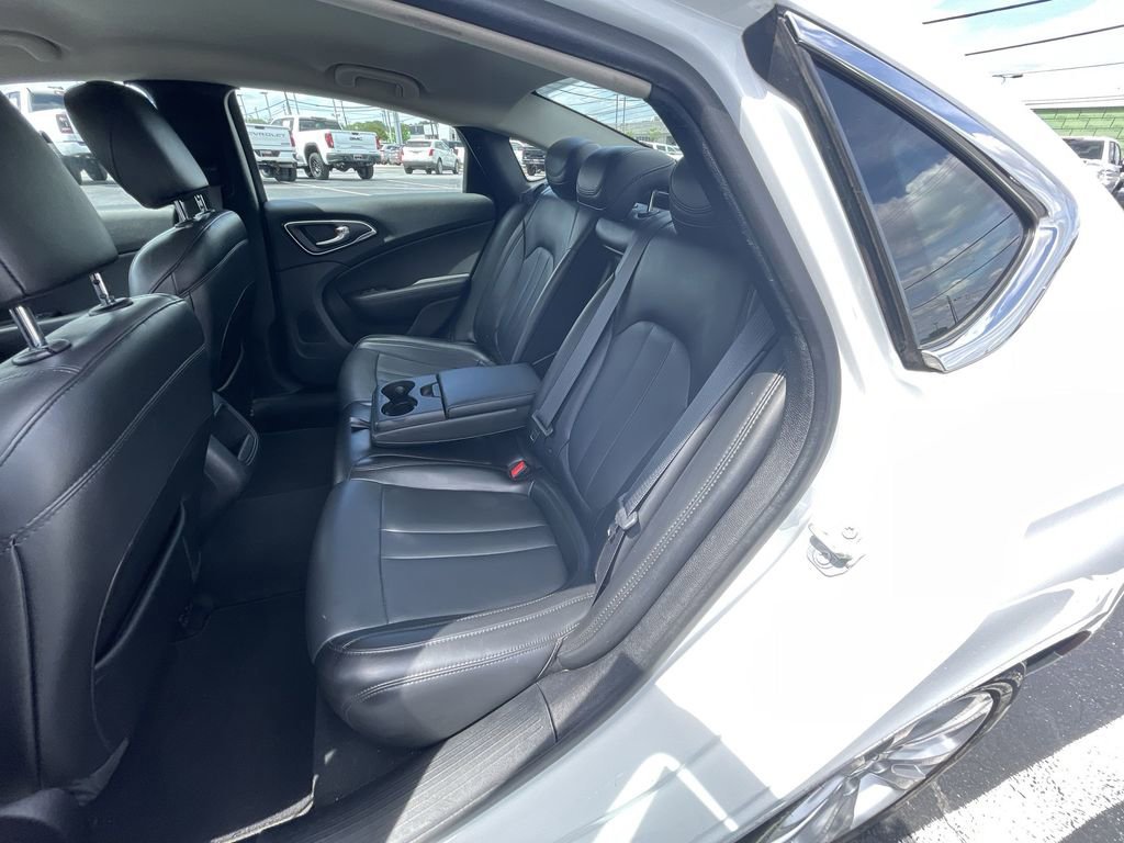 Used 2017 Chrysler 200 Limited Platinum FWD image 23