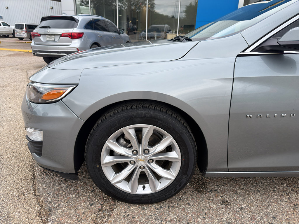 Used 2025 Chevrolet Malibu LT FWD image 2