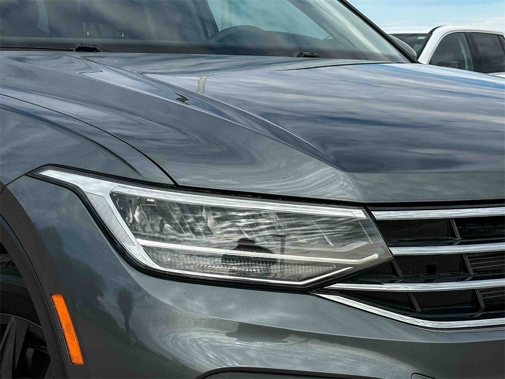 Used 2024 Volkswagen Tiguan SE image 10
