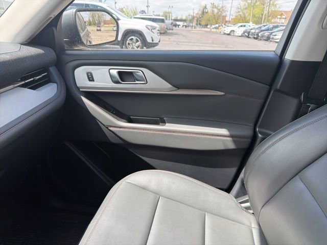 Used 2025 Ford Explorer Active w/ Active Comfort Package AWD/4WD image 20