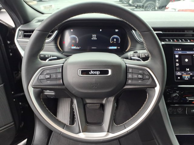 Used 2023 Jeep Grand Cherokee Altitude AWD/4WD image 19