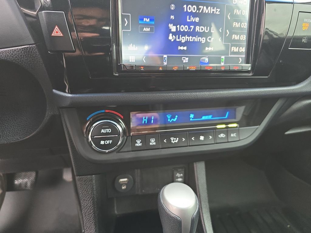 Used 2015 Toyota Corolla L image 25