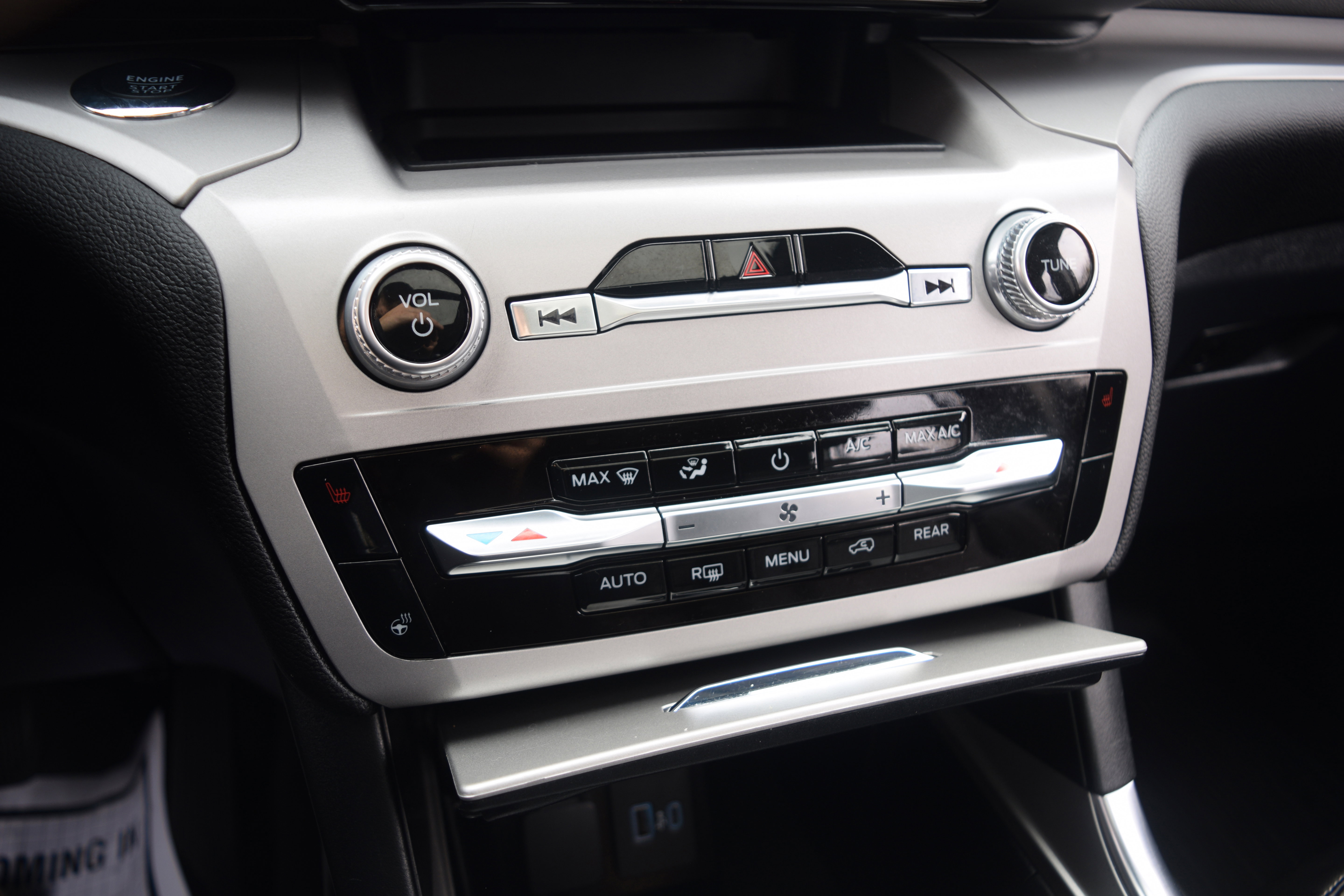 Used 2023 Ford Explorer XLT w/ Equipment Group 202A image 11