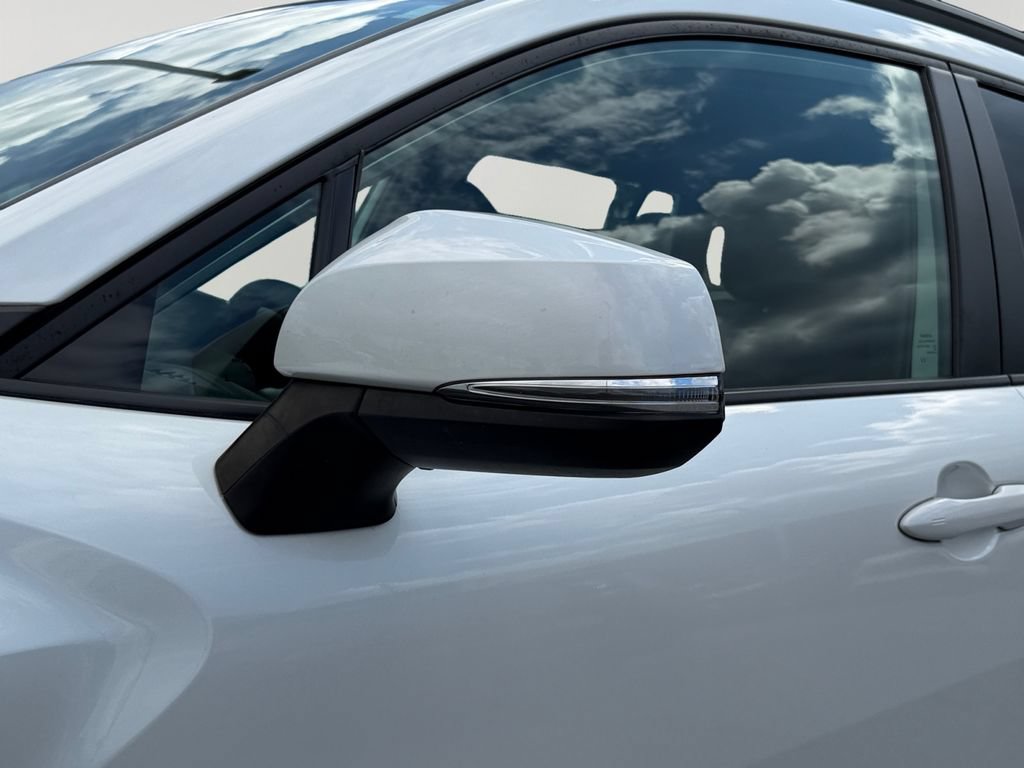 Used 2023 Toyota Corolla Cross LE AWD/4WD image 28
