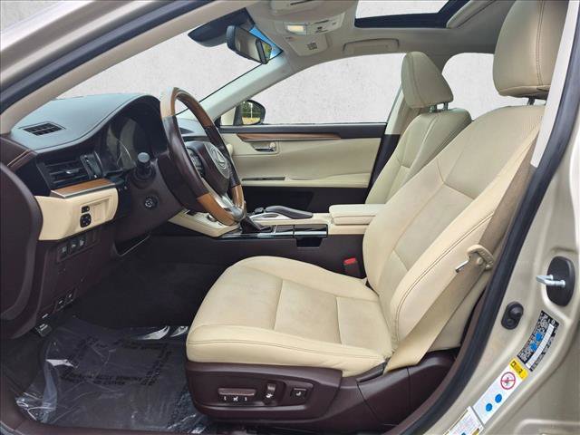 Used 2018 Lexus ES 300h w/ Navigation Package FWD image 16