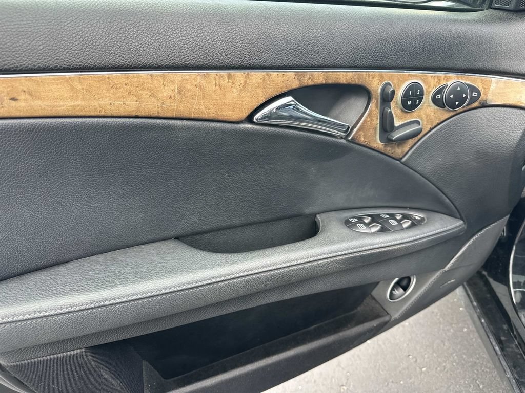 Used 2009 Mercedes-Benz E 350 4MATIC Sedan image 15