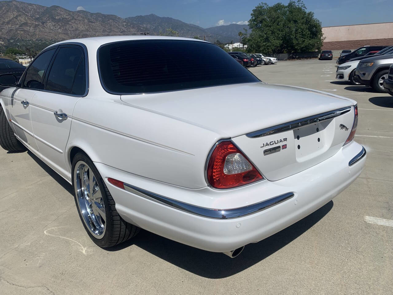 Used 2004 Jaguar XJ8 RWD image 10