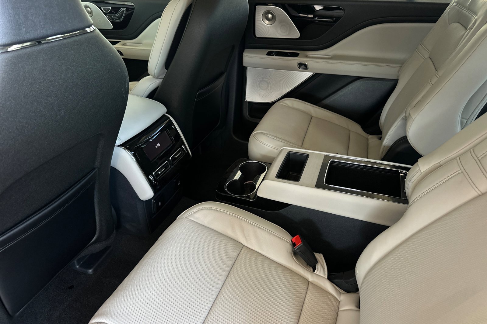 New 2025 Lincoln Aviator Reserve w/ Luxury Package image 11