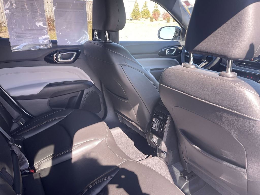 Used 2024 Jeep Compass Limited image 37