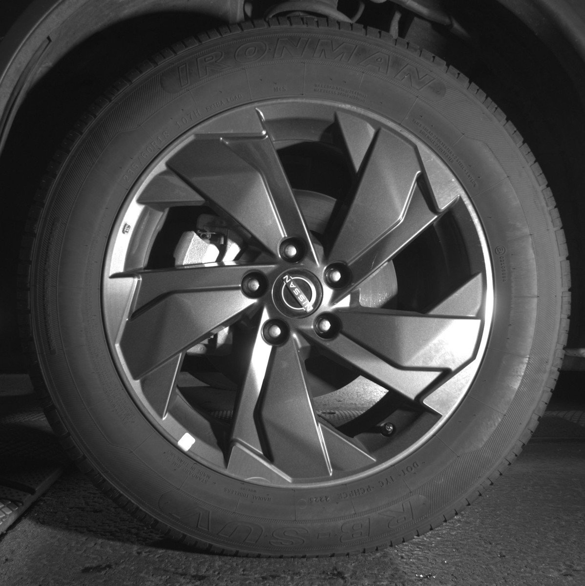 Used 2025 Nissan Rogue SV FWD image 12