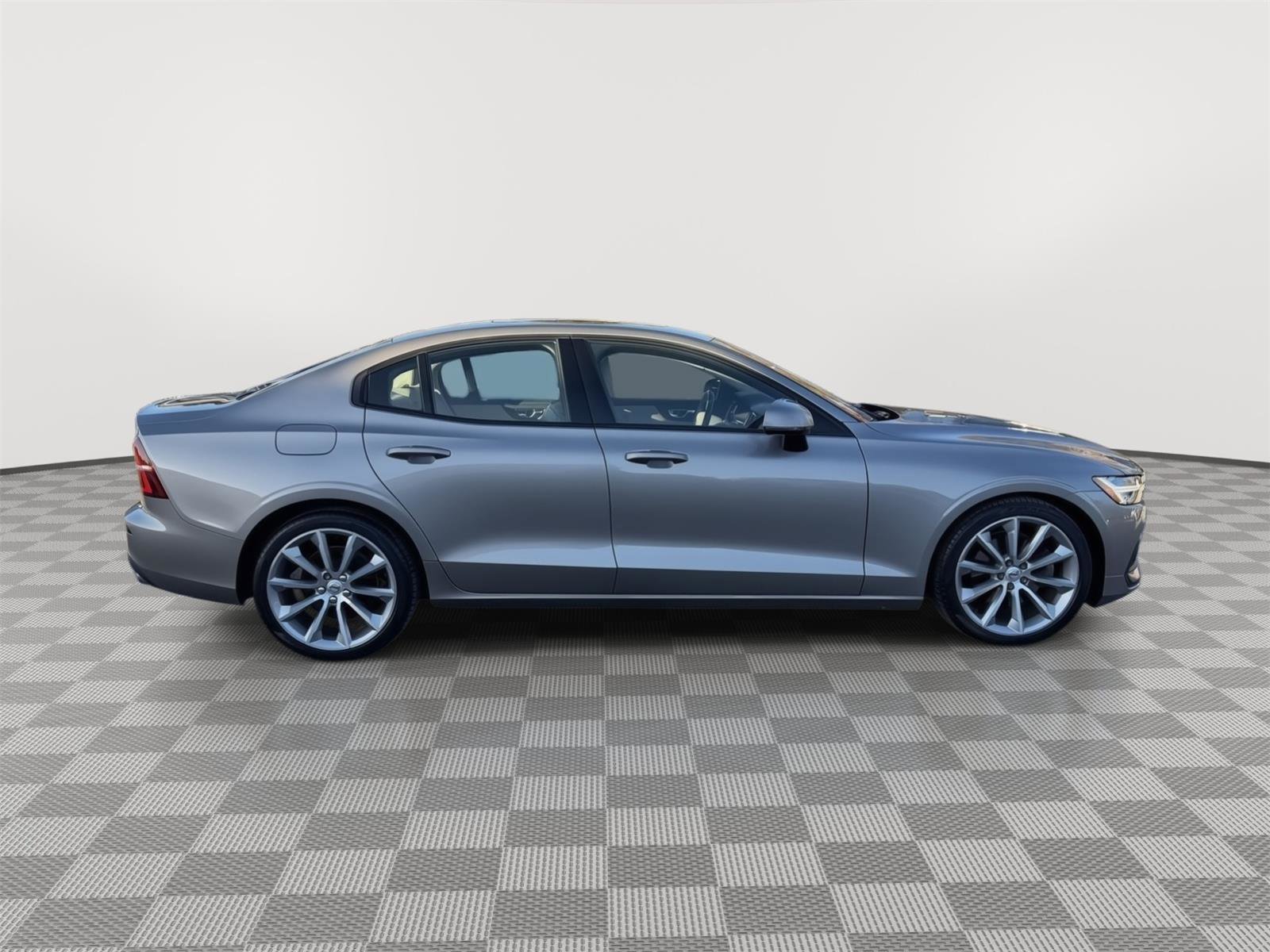 Used 2020 Volvo S60 T5 Momentum image 9