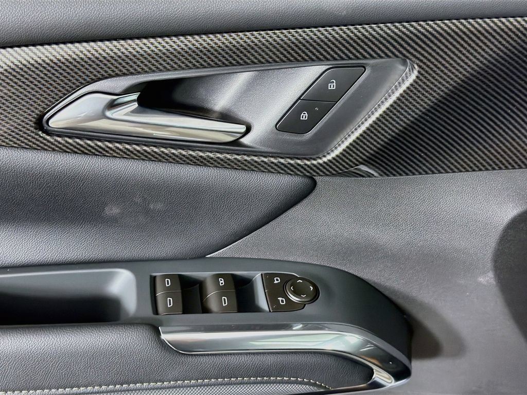 New 2027 Chevrolet Traverse Z71 w/ LPO, Floor Liner Package AWD/4WD image 17