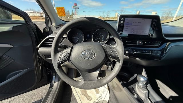 Used 2022 Toyota C-HR XLE image 17