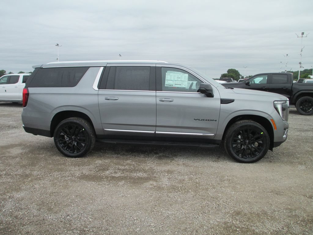 New 2026 GMC Yukon XL Elevation w/ Elevation Premium Package AWD/4WD image 3