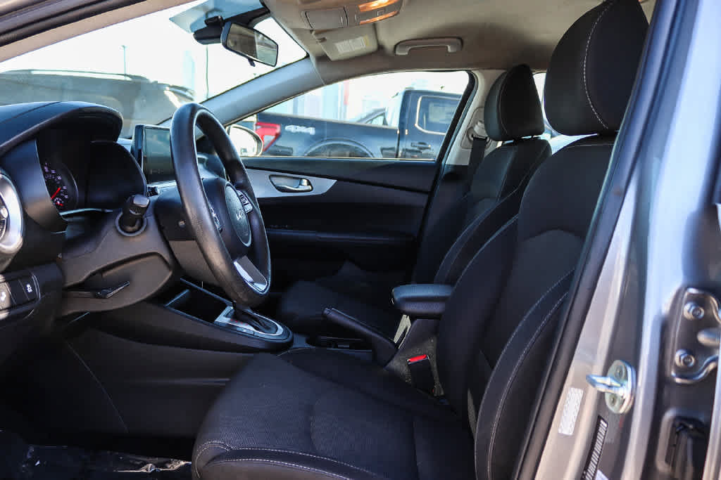 Used 2023 Kia Forte LXS w/ LXS Technology Package FWD image 17