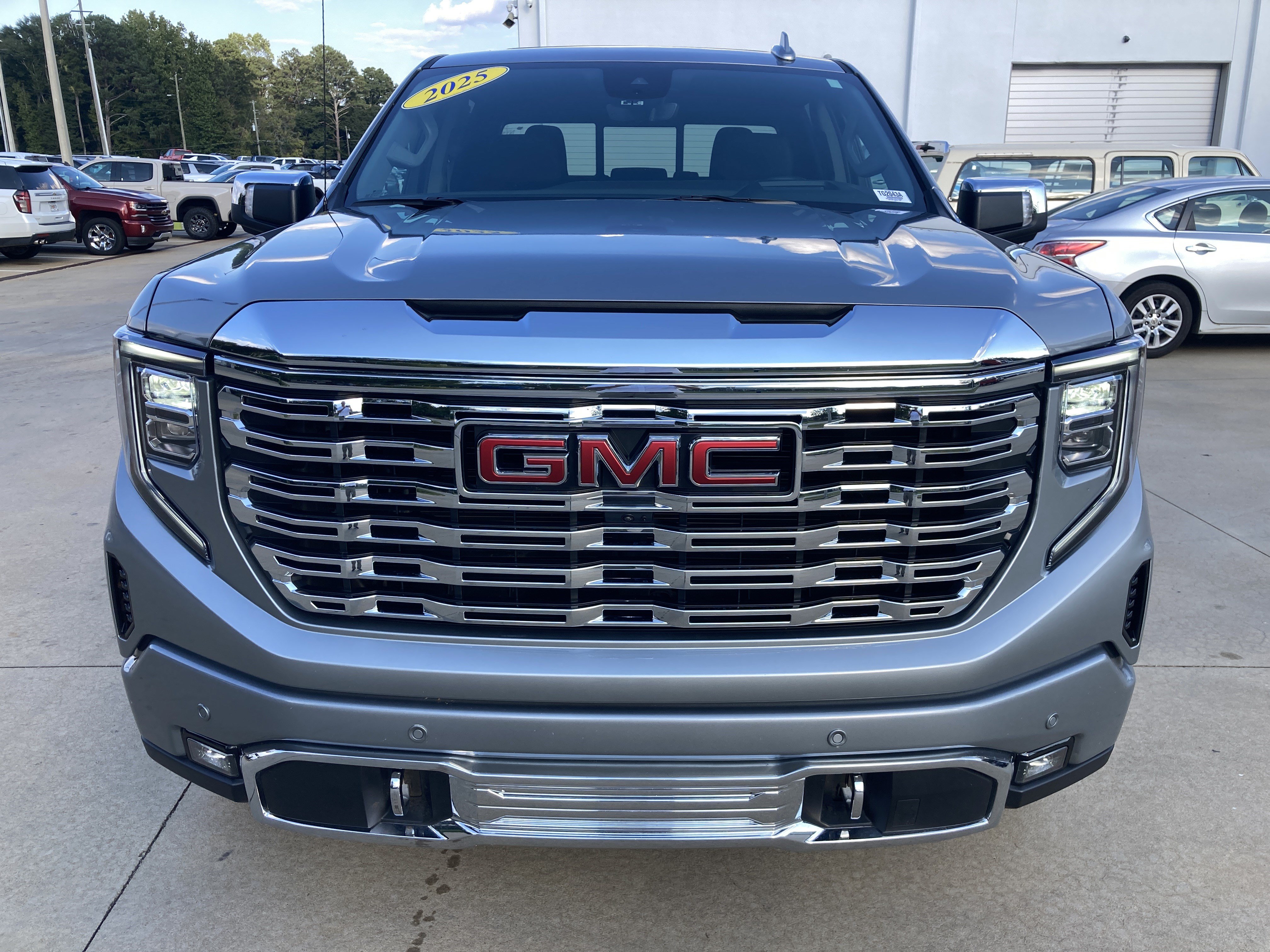 Used 2025 GMC Sierra 1500 Denali AWD/4WD image 2