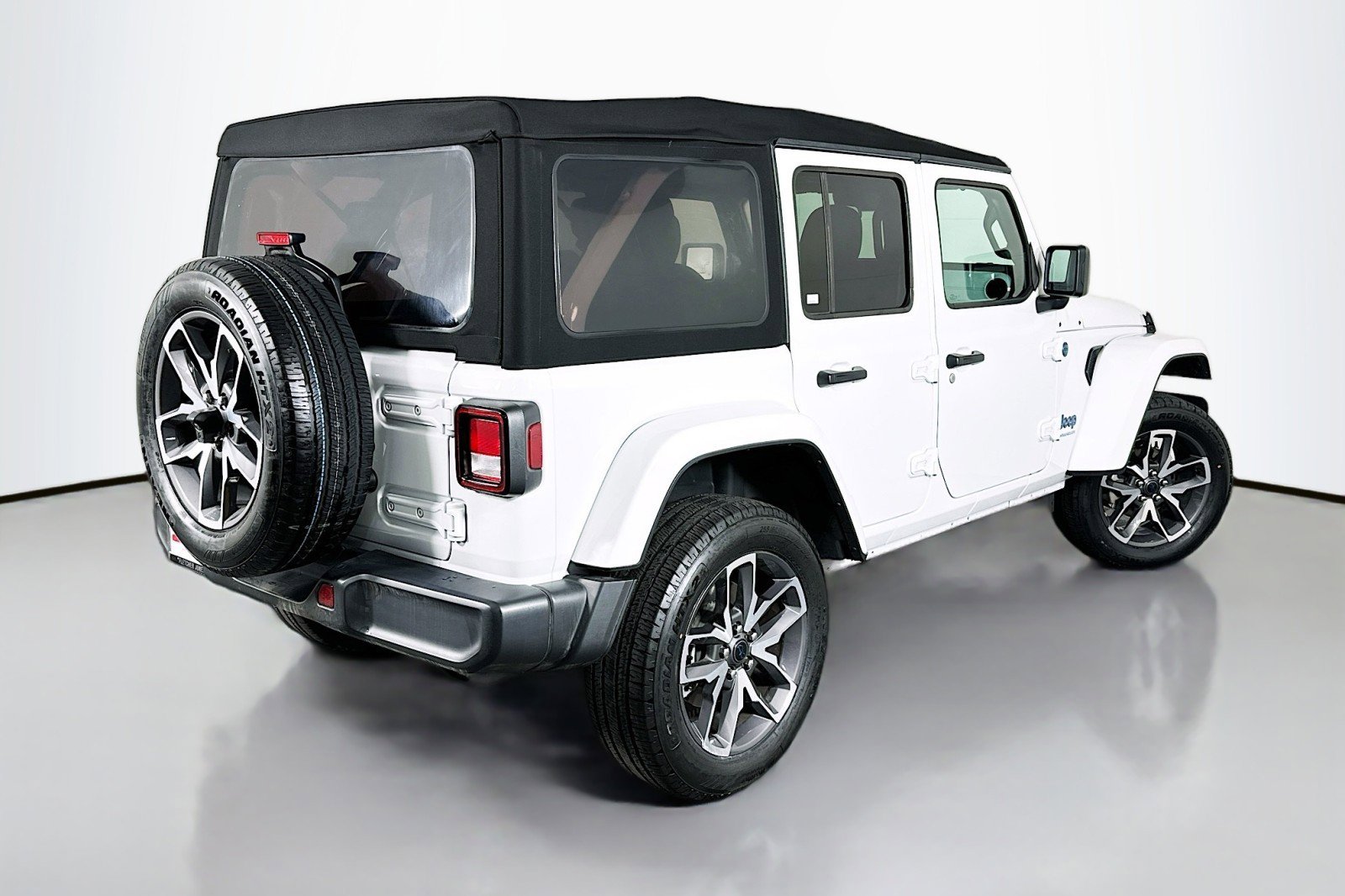 Used 2024 Jeep Wrangler Unlimited AWD/4WD image 14