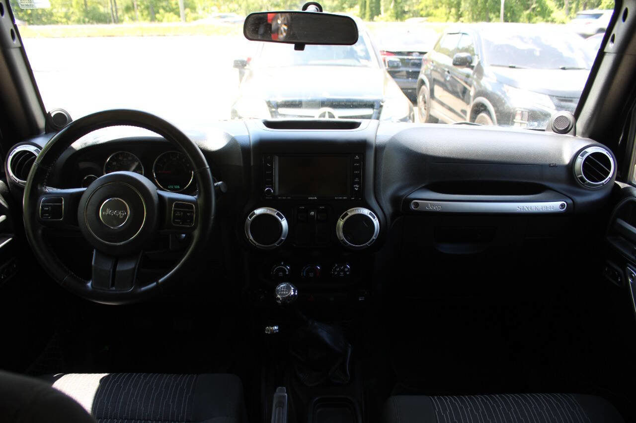 Used 2011 Jeep Wrangler Rubicon w/ Dual Top Group AWD/4WD image 27