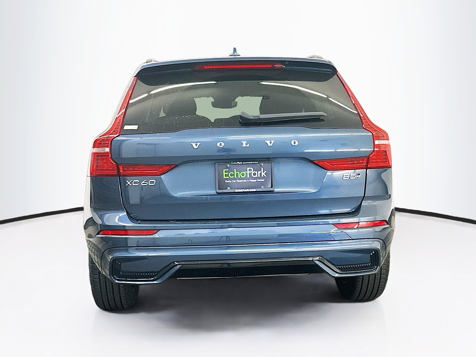 Used 2025 Volvo XC60 B5 Plus image 7