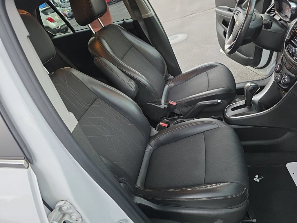 Used 2020 Chevrolet Trax LT w/ Driver Confidence Package AWD/4WD image 25