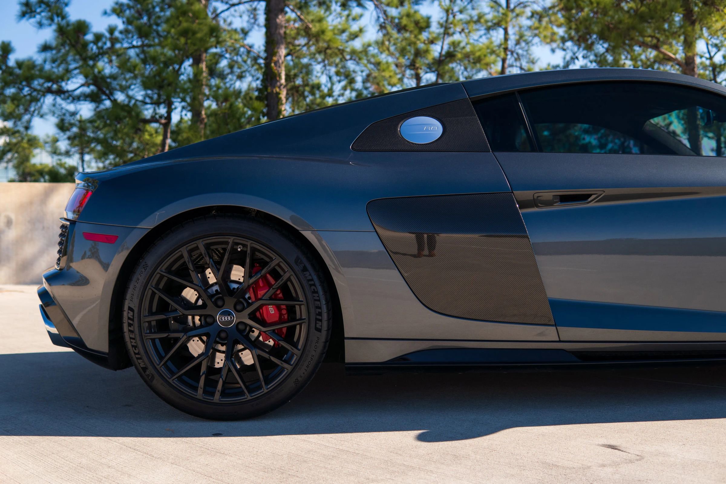 Used 2020 Audi R8 V10 w/ Carbon Exterior Package image 28