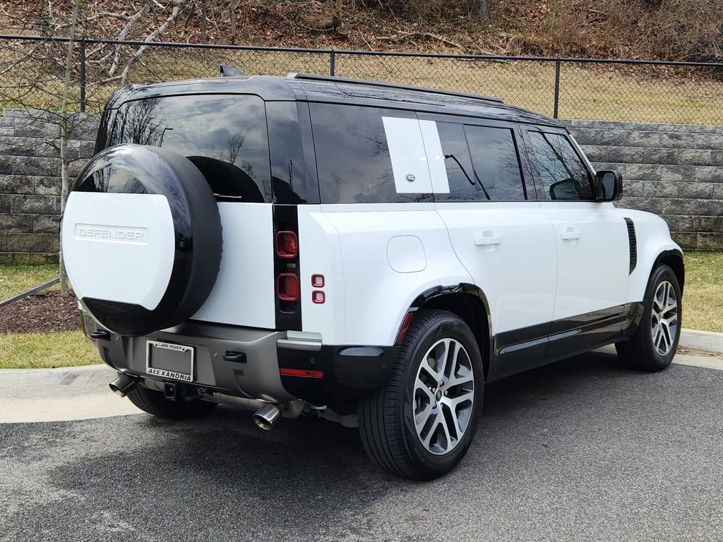 Used 2024 Land Rover Defender 110 X-Dynamic SE image 2