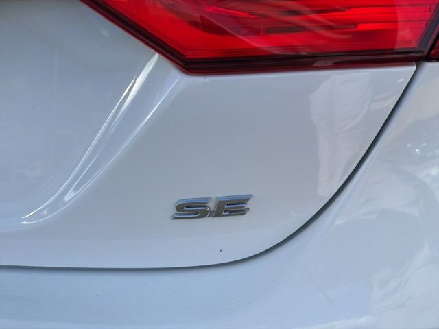 Certified 2018 Toyota Camry SE w/ Convenience Package image 9