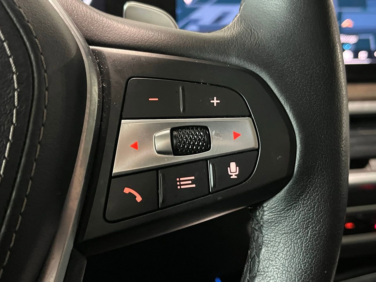 Used 2025 BMW X5 xDrive50e image 30