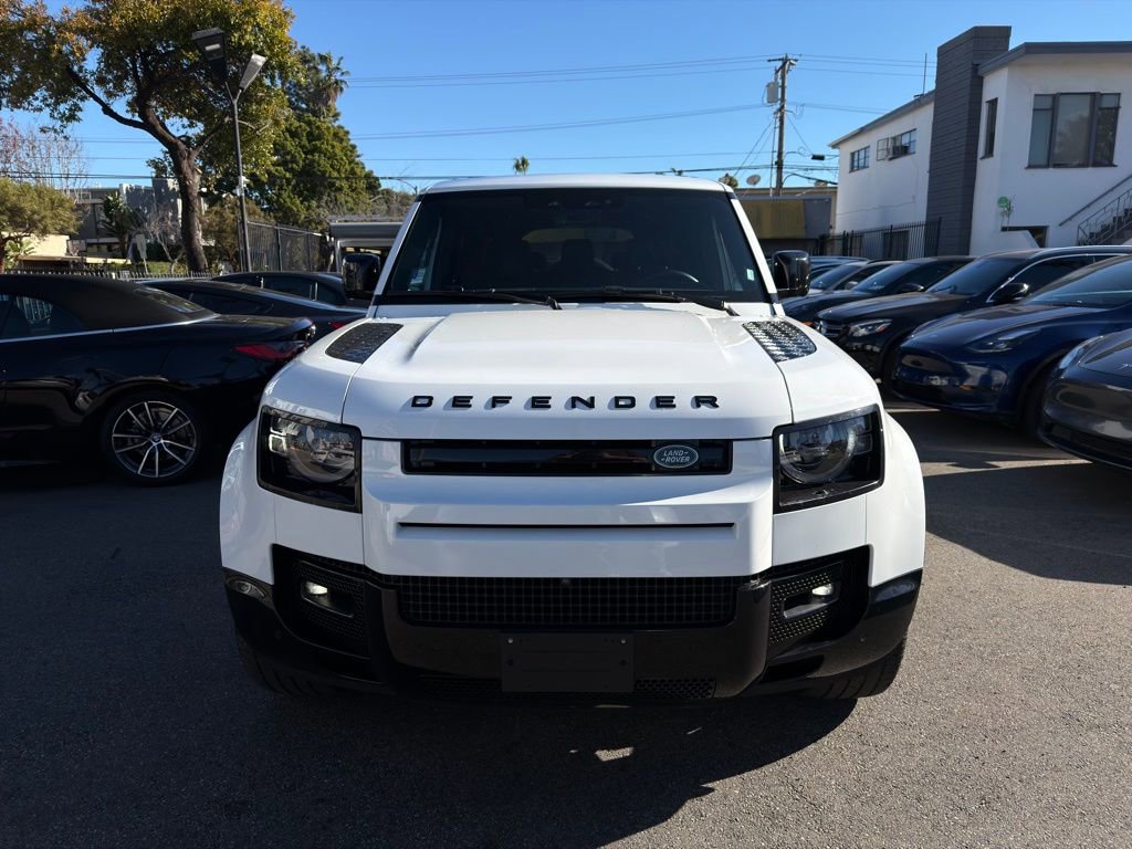 Used 2024 Land Rover Defender 130 X-Dynamic SE image 2