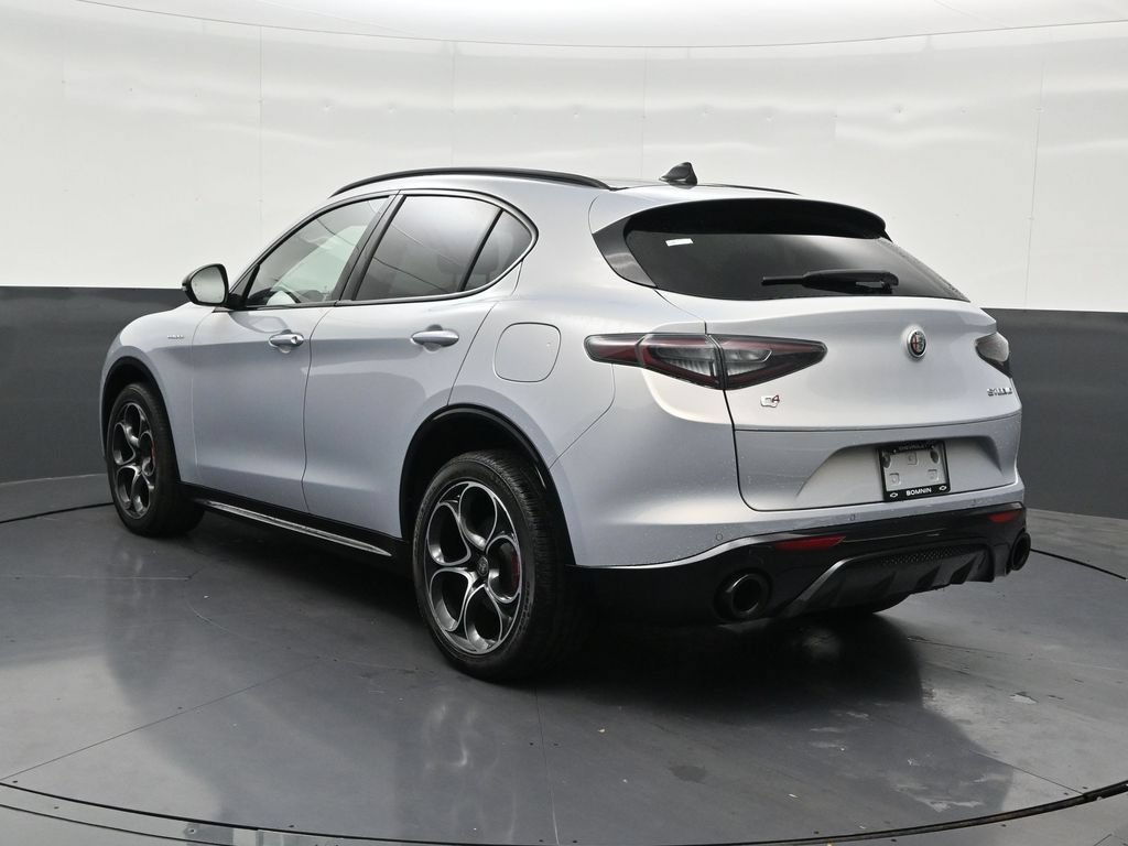 Used 2025 Alfa Romeo Stelvio Sprint w/ Veloce Package AWD/4WD image 3