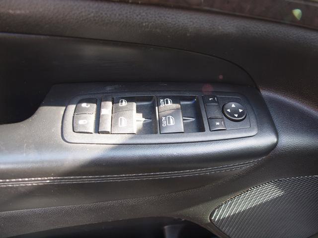 Used 2011 Jeep Grand Cherokee Laredo AWD/4WD image 8