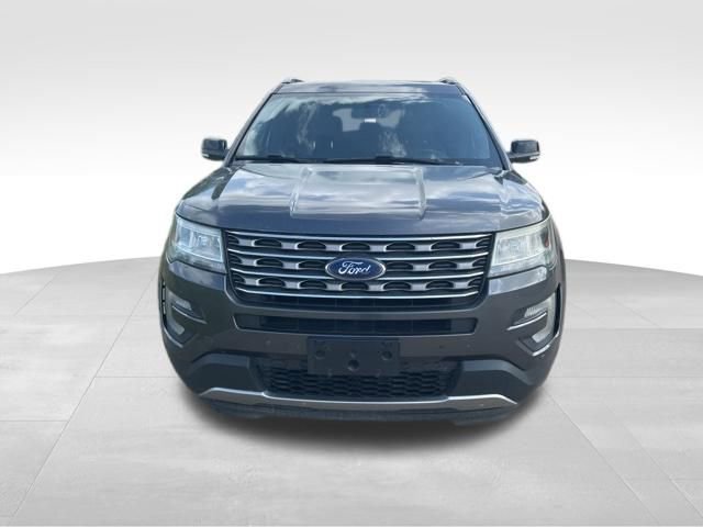 Used 2017 Ford Explorer XLT w/ Equipment Group 202A image 8