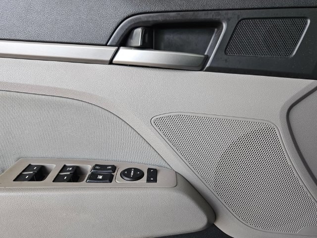Used 2018 Hyundai Elantra SEL FWD image 6