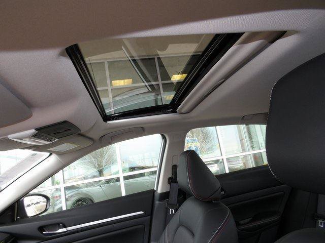Used 2025 Nissan Altima 2.5 SR w/ SR Premium Package FWD image 17