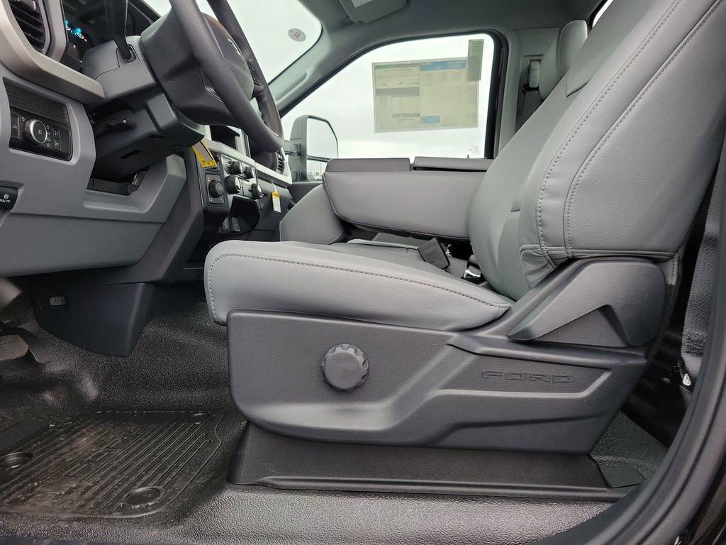 New 2026 Ford F250 XL w/ XL Off-Road Package image 16