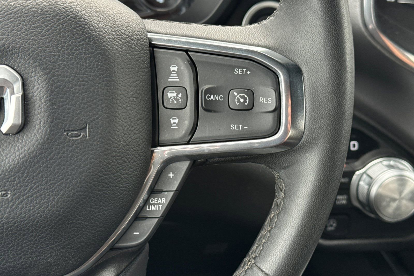 Used 2025 RAM 1500 Laramie AWD/4WD image 28