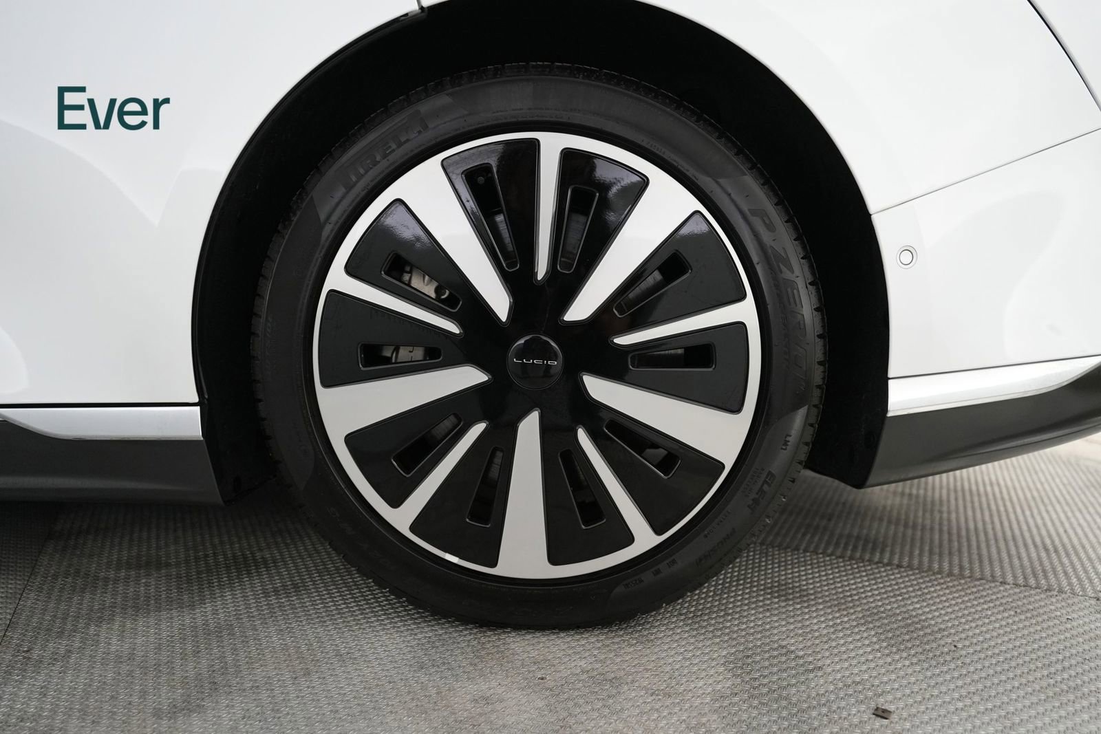 Used 2023 Lucid Air Touring image 9