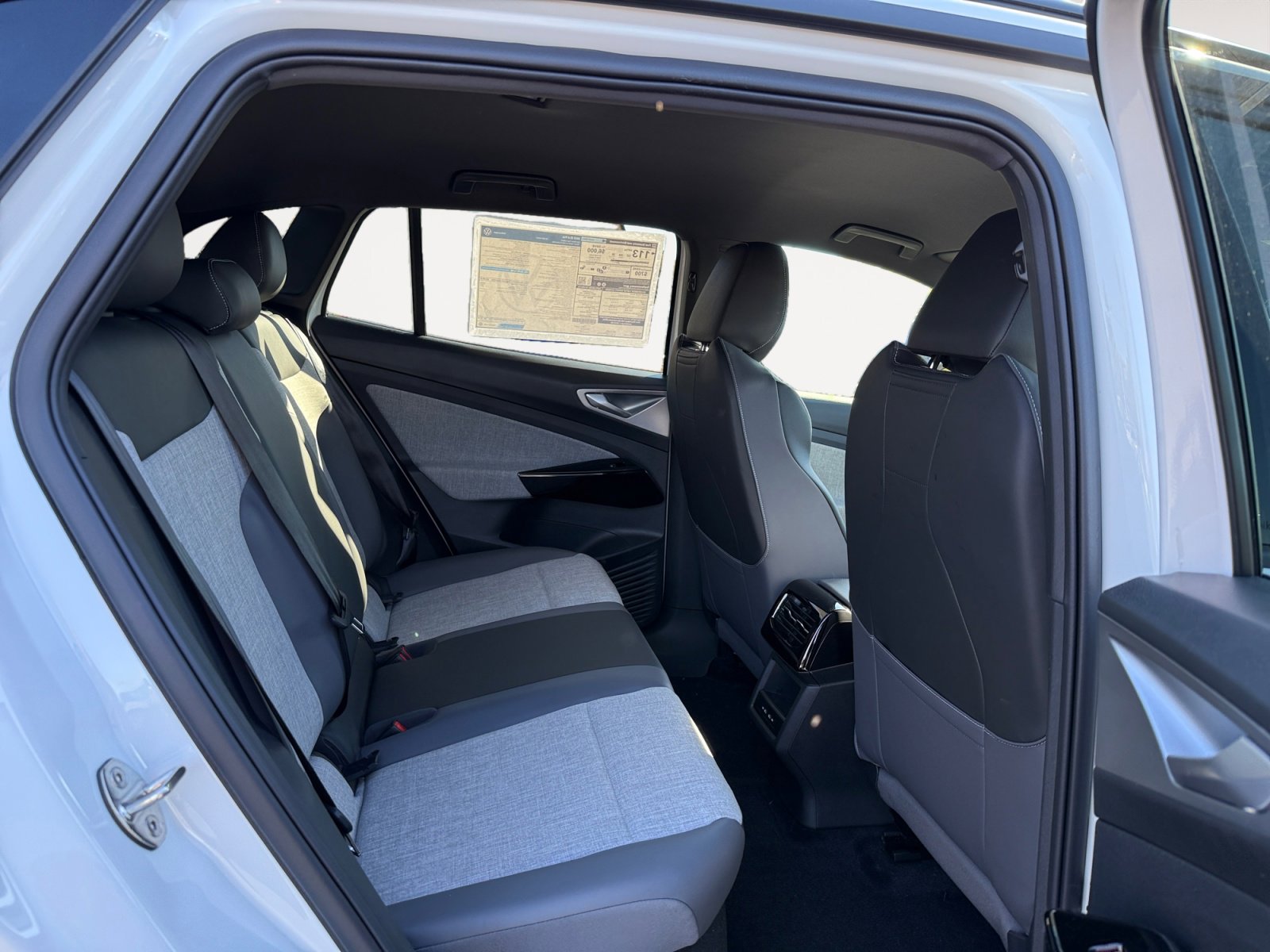 New 2025 Volkswagen ID.4 Pro RWD image 18