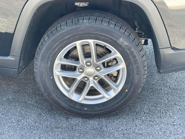 Used 2023 Jeep Grand Cherokee L Laredo image 7