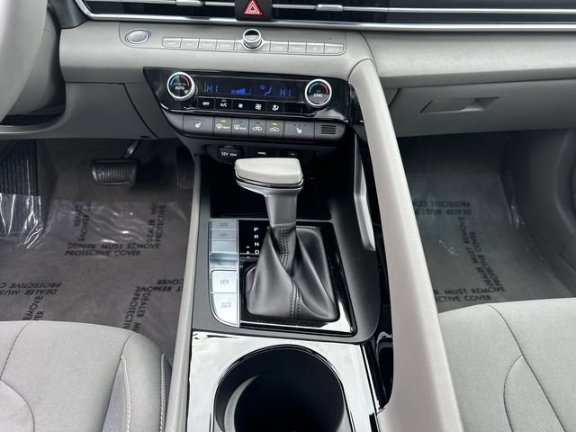 Used 2025 Hyundai Elantra SEL FWD image 26