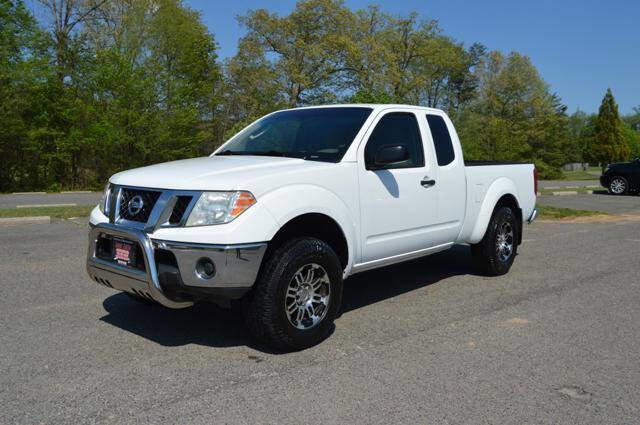 Used 2010 Nissan Frontier SE AWD/4WD image 2