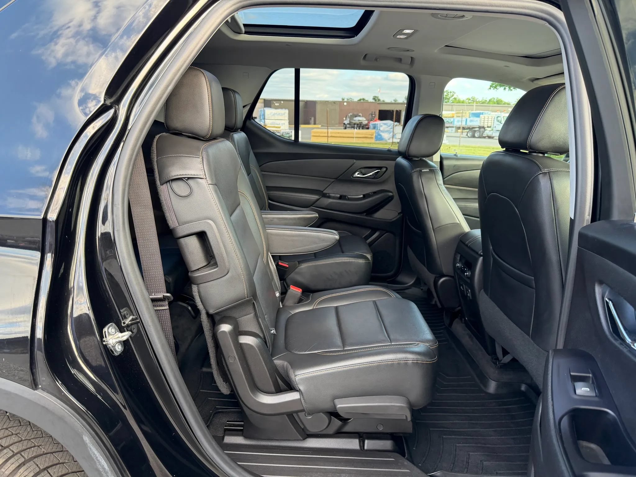 Used 2019 Chevrolet Traverse LT w/ LT Premium Package AWD/4WD image 14