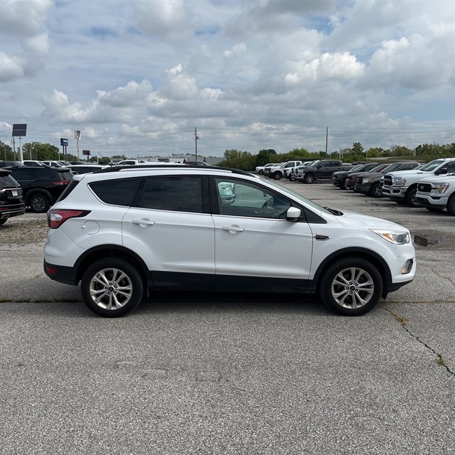 Used 2018 Ford Escape SE image 3