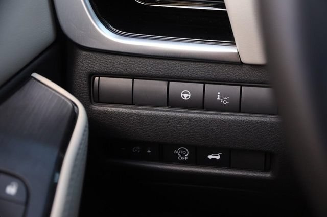 Certified 2025 Nissan Rogue SL w/ SL Premium Package FWD image 21