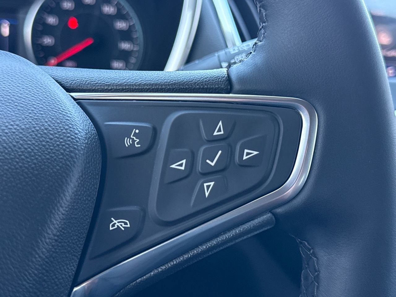 Used 2024 Chevrolet Equinox LT w/ LPO, Floor Liner Package image 28