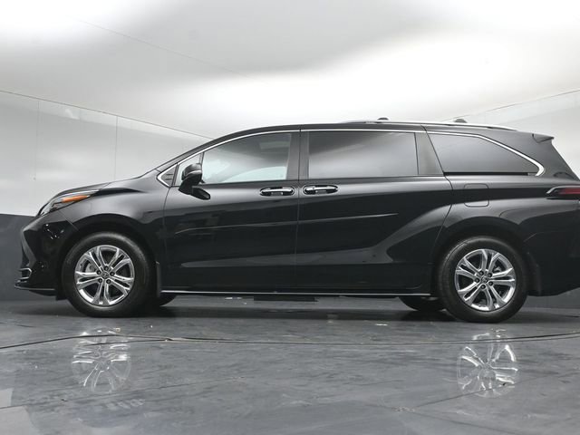 Used 2024 Toyota Sienna Platinum AWD/4WD image 40