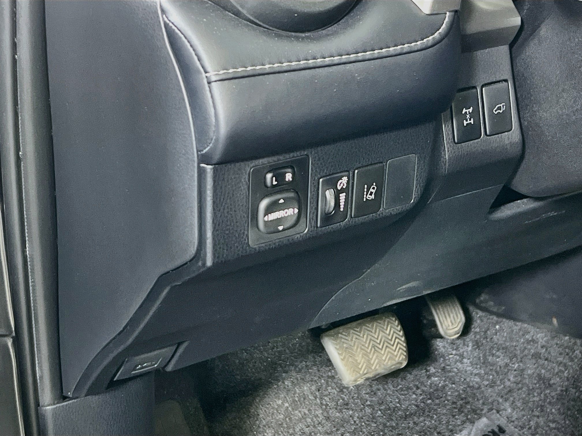 Used 2018 Toyota RAV4 XLE AWD/4WD image 10